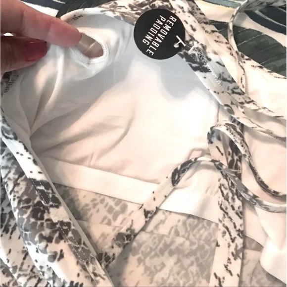 Snake Print Bra Tank - Picture 4 of 6